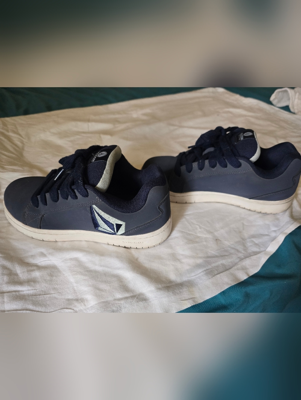 Volcom Stone Navy and White Mens Skate Shoes - Picture 2 of 11